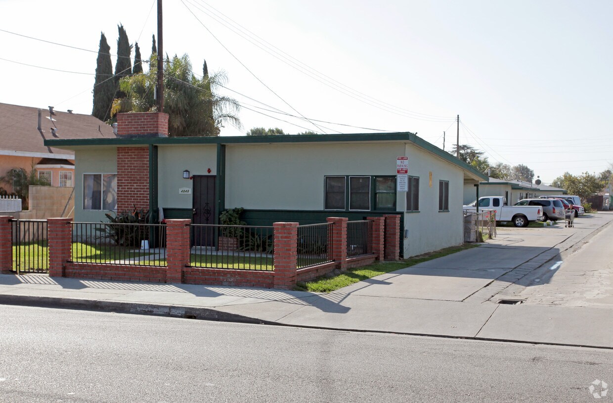 Primary Photo - 4846 Clara St