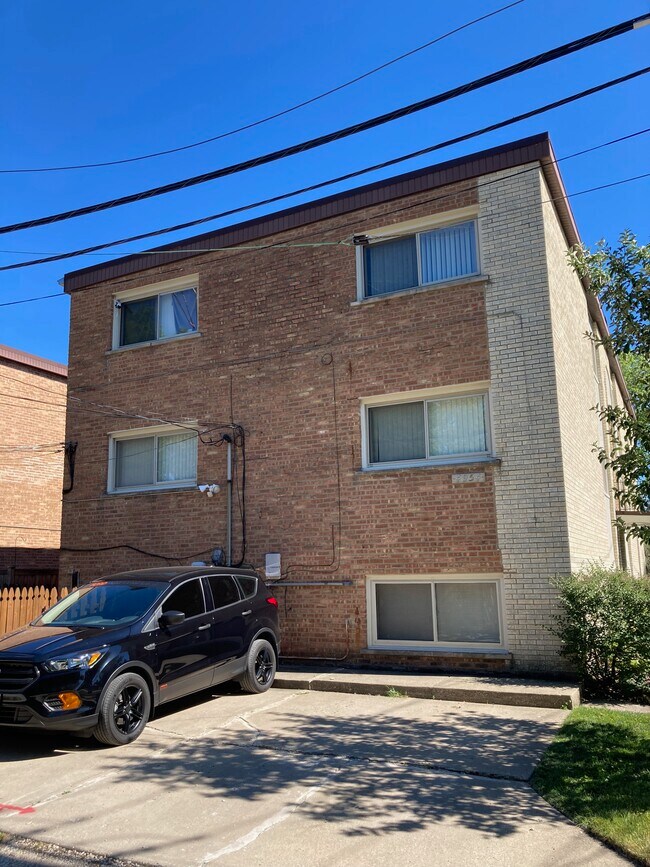 Foto del edificio - 4954 Old Orchard Rd