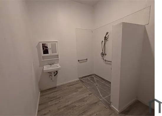 Photo - 10501 Wilmington Ave Apartment