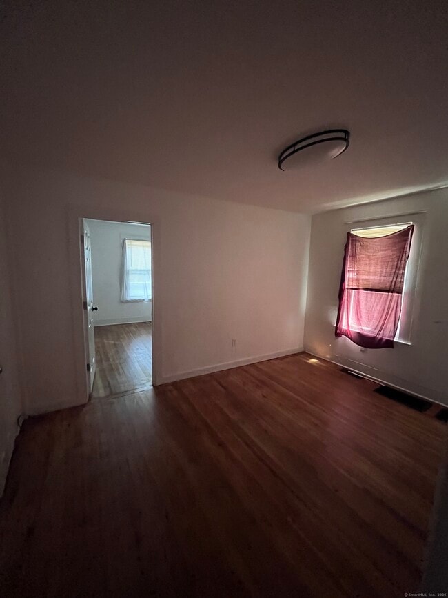 Foto del edificio - 323 Maple St