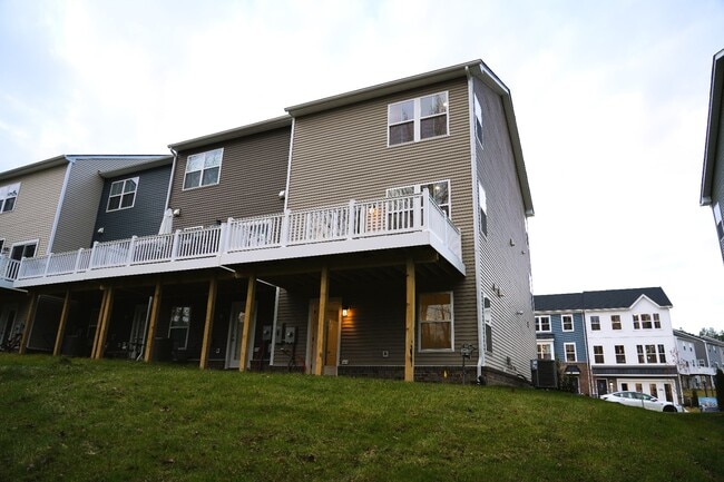 Foto del edificio - 16033 Abelson Wy