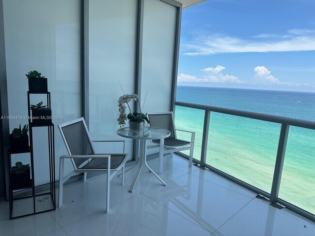 Foto del edificio - 17121 Collins Ave