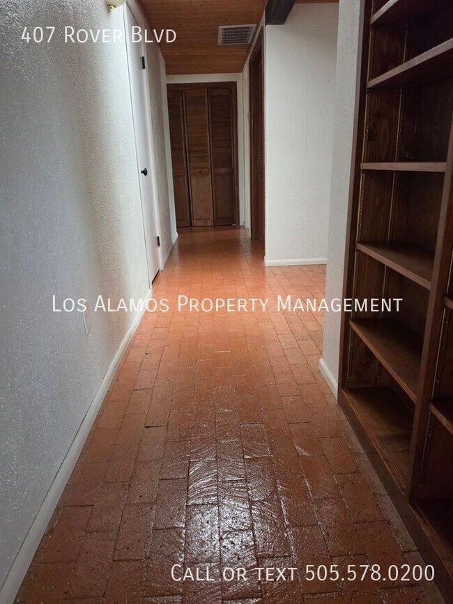 Foto del edificio - 407 Rover Blvd