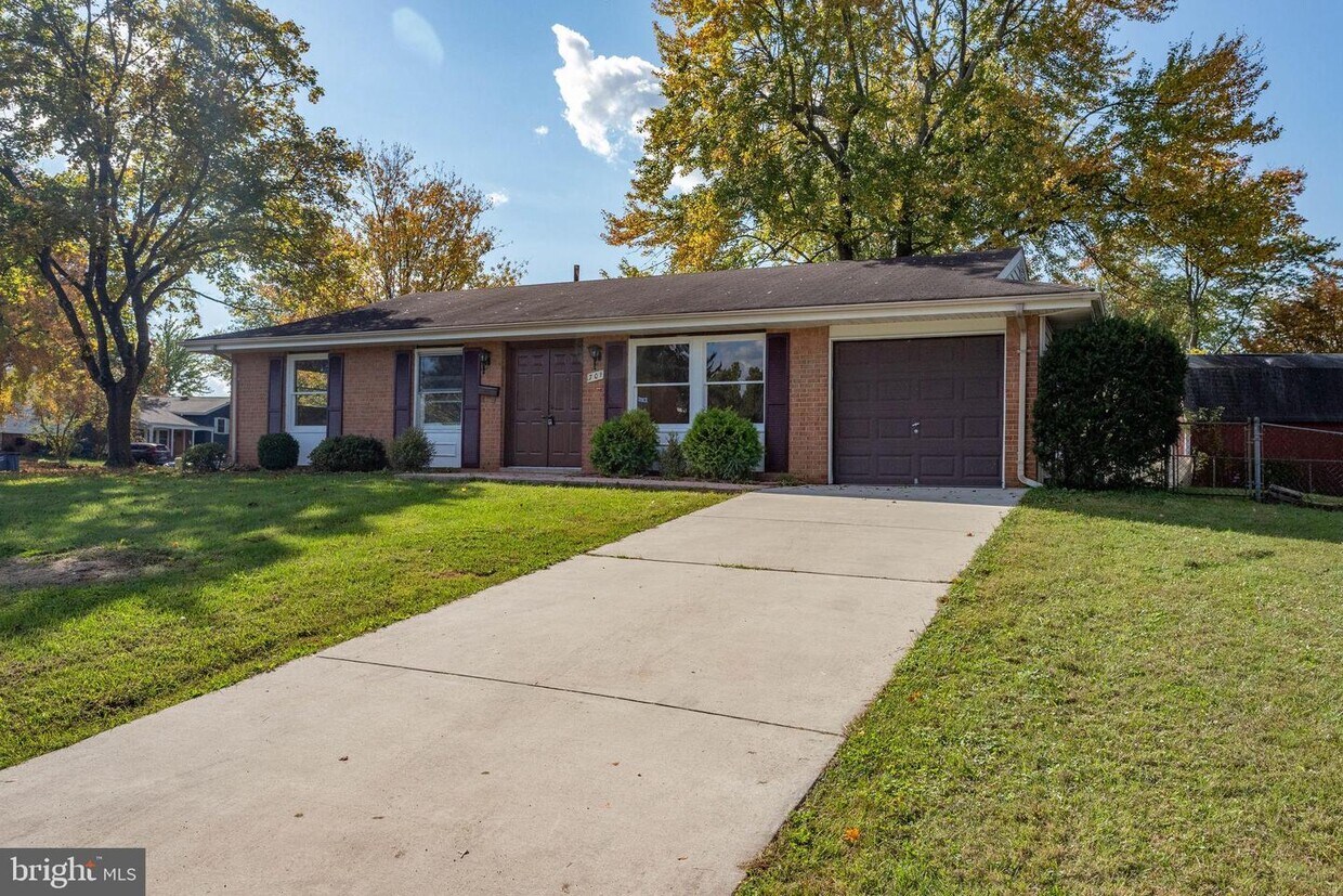 701 W Nettle Tree Rd, Sterling, VA 20164 House for Rent in Sterling