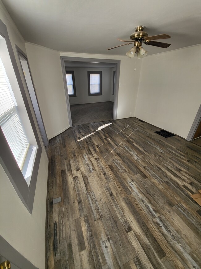 Building Photo - 211 S Marr St