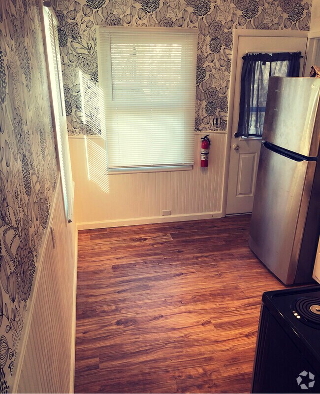 Westnedge Hill Apartments for Rent with Hardwood Floors Kalamazoo, MI