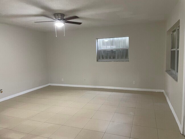 Building Photo - 2305 NW 52nd Ct