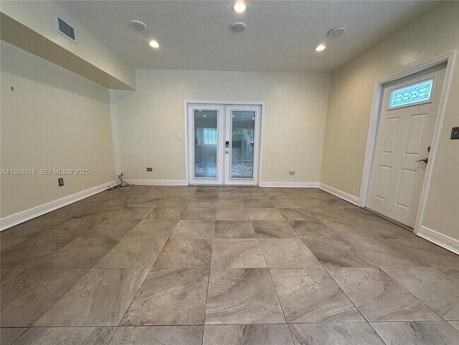 Foto del edificio - 349 Mahogany Dr