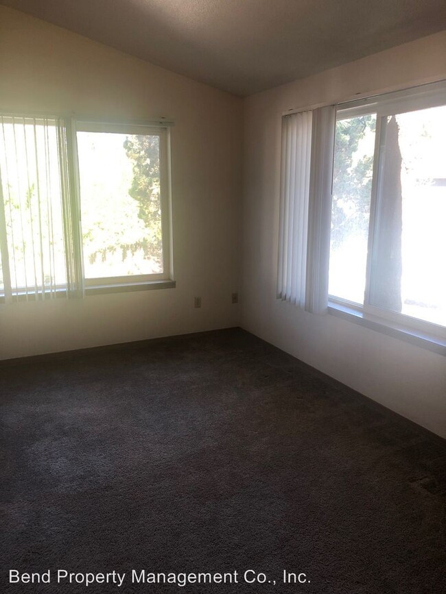 Building Photo - 1 br, 1 bath Apartment - 1269 NW Stannium