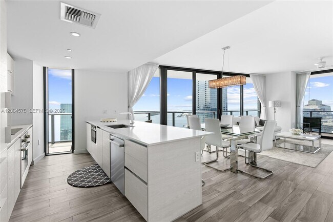 Foto del edificio - 1300 S Miami Ave