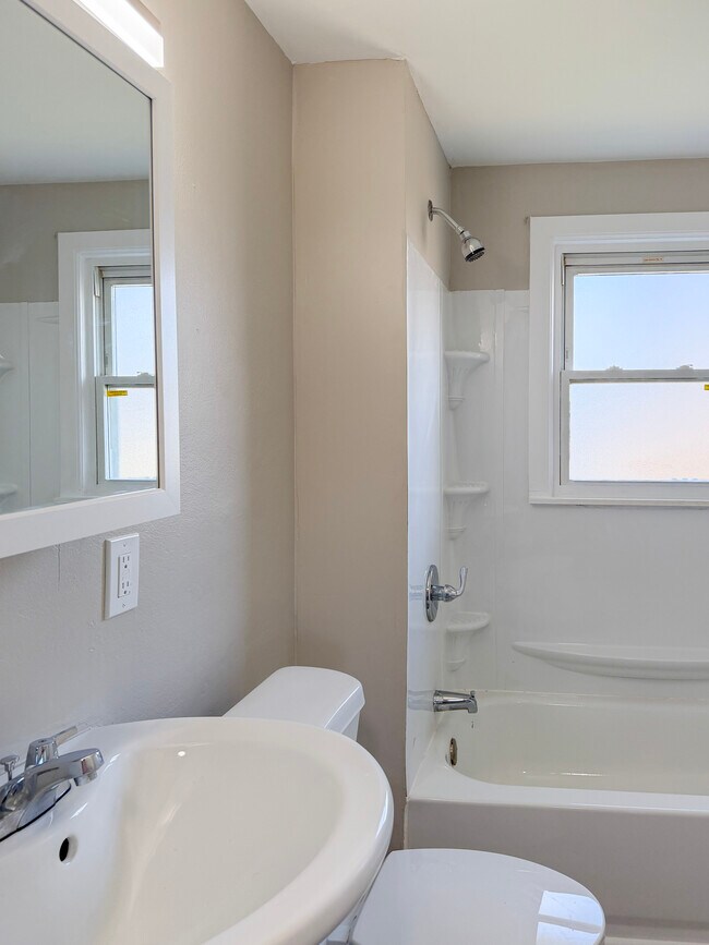 Building Photo - 1614 Maine Ave