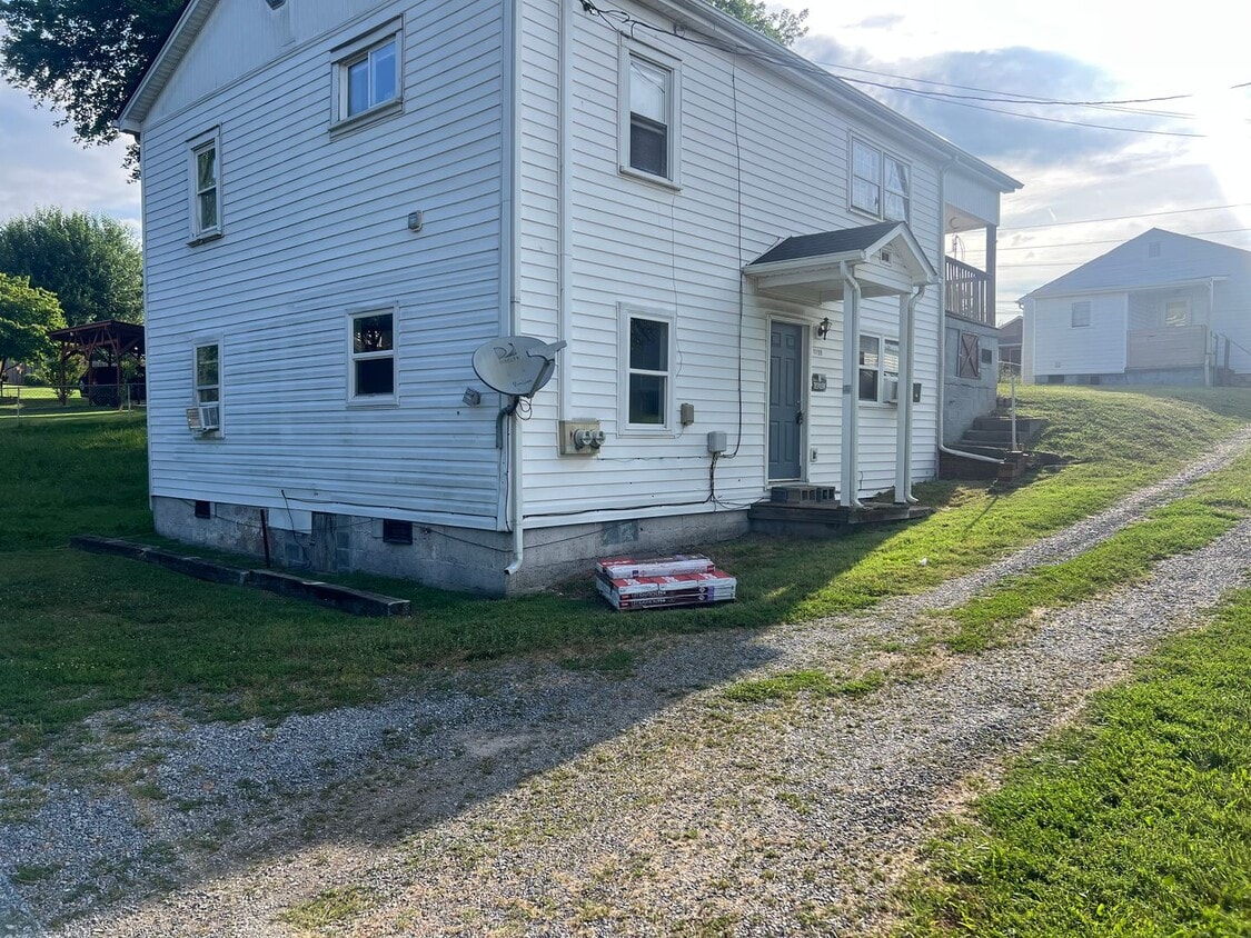 Primary Photo - 1108/1110 Fairview Ave