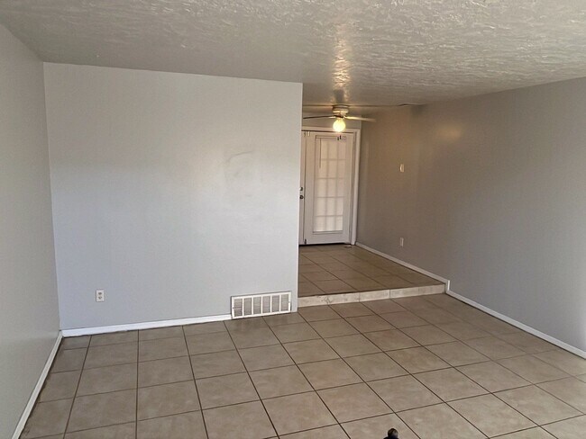 Foto del edificio - 1 Bedroom 1 Bath in OKC! Half off on the f...