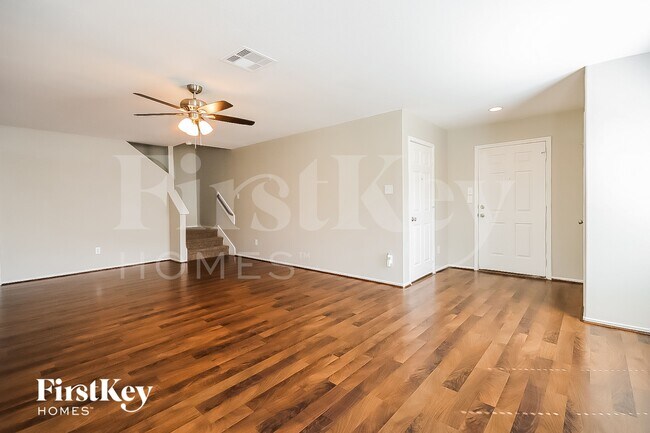 Foto del edificio - 1621 Perennial Ln