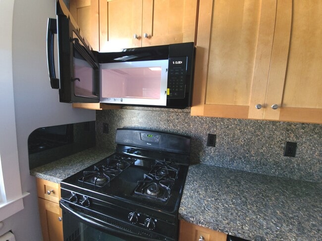 Kitchen - 37 Cleveland Ave