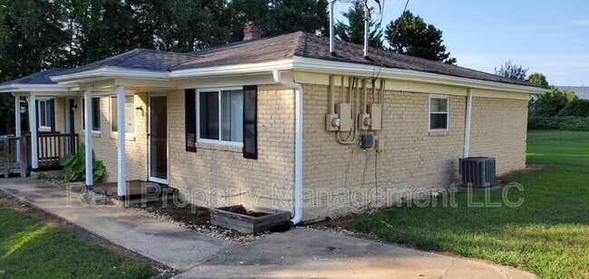 Building Photo - 4 N Wingate Rd
