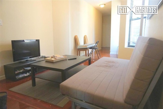 Foto del edificio - 309 E 93rd St