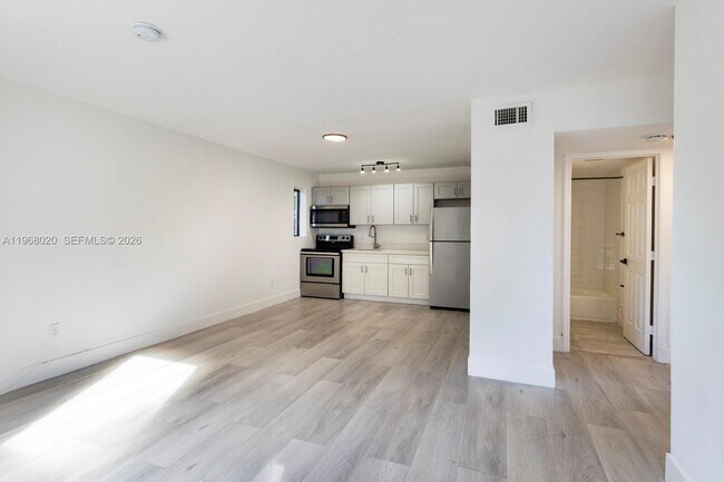 Foto del edificio - 37 NW 59th St