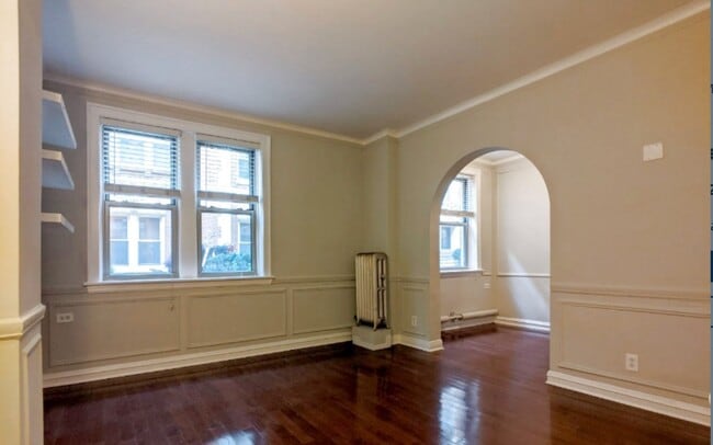 Photo - 546 W Surf St (Chicago, IL) Apartment