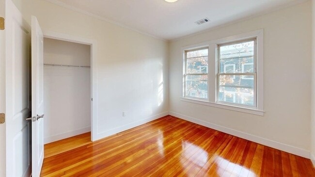 Foto del edificio - 391 Linwood Ave