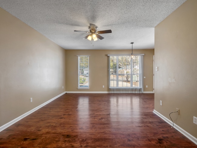 Foto del edificio - 283 Wilson Green Blvd