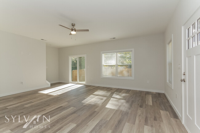 Building Photo - The living is easy in this 3 bedroom, 2,5 ...