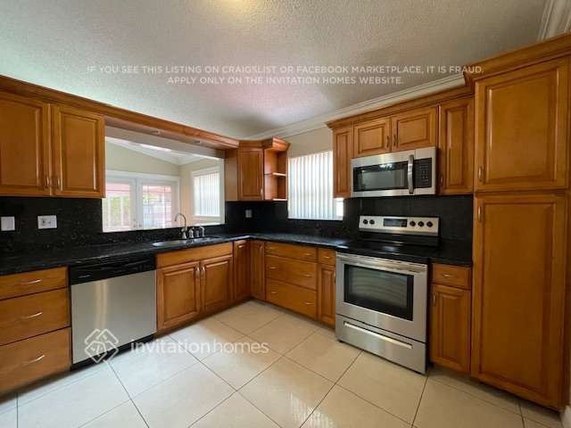 Building Photo - 15548 SW 138th Pl