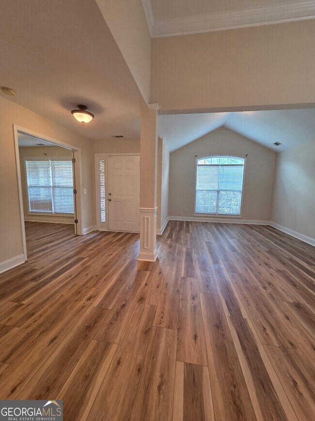 Building Photo - 4213 Brentwood Dr