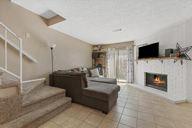 Photo - 621 Carriagehouse Ln