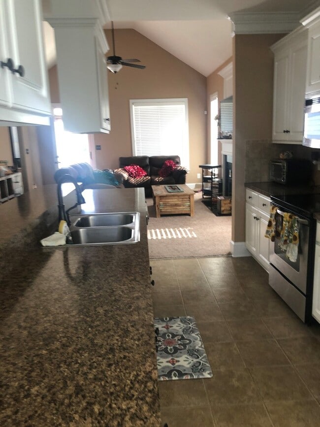 Foto del edificio - 3701 Ashford Dr NW