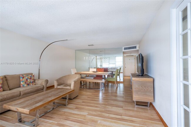 Building Photo - 6039 Collins Ave
