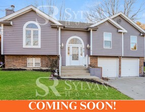 Building Photo - 910 SW Foxtail Dr