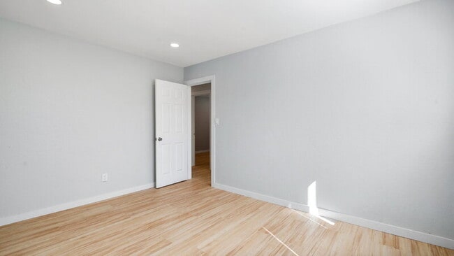 Building Photo - 243 San Jacinto Dr