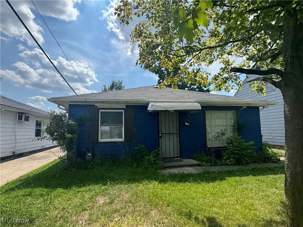 Primary Photo - 930 Wayside Rd