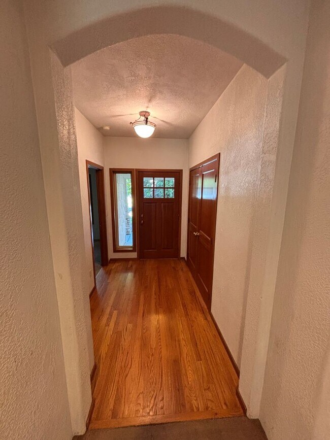 Foto del edificio - Beautiful 4 bedroom 2 bathroom home coming soon!!