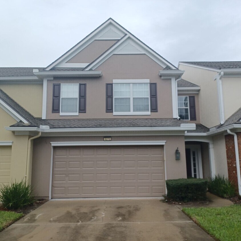 Primary Photo - Beautiful 3 BR 2.5 BA Townhouse in Bartram