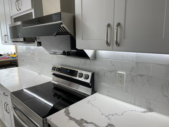 Foto del edificio - 420 Rivercrest Ln