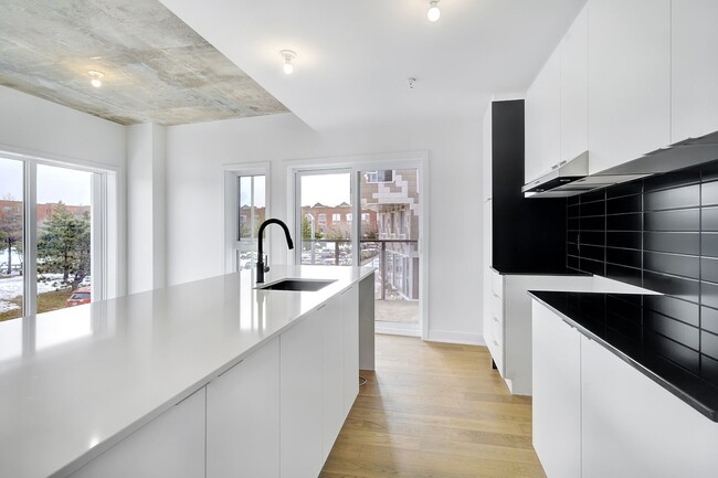Photo du bâtiment - 4240 Rue Augustin Frigon