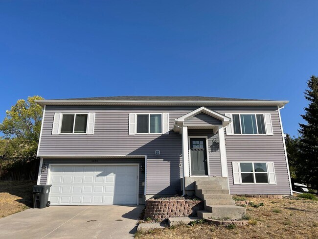 Building Photo - 4 BEDROOM, 3 BATH SINGLE FAMILY HOME WITH ...