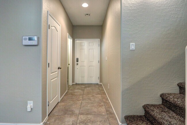 Foto del edificio - 7680 Lots Hills Dr