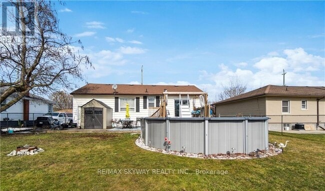 Building Photo - 207 THOROLD Rd