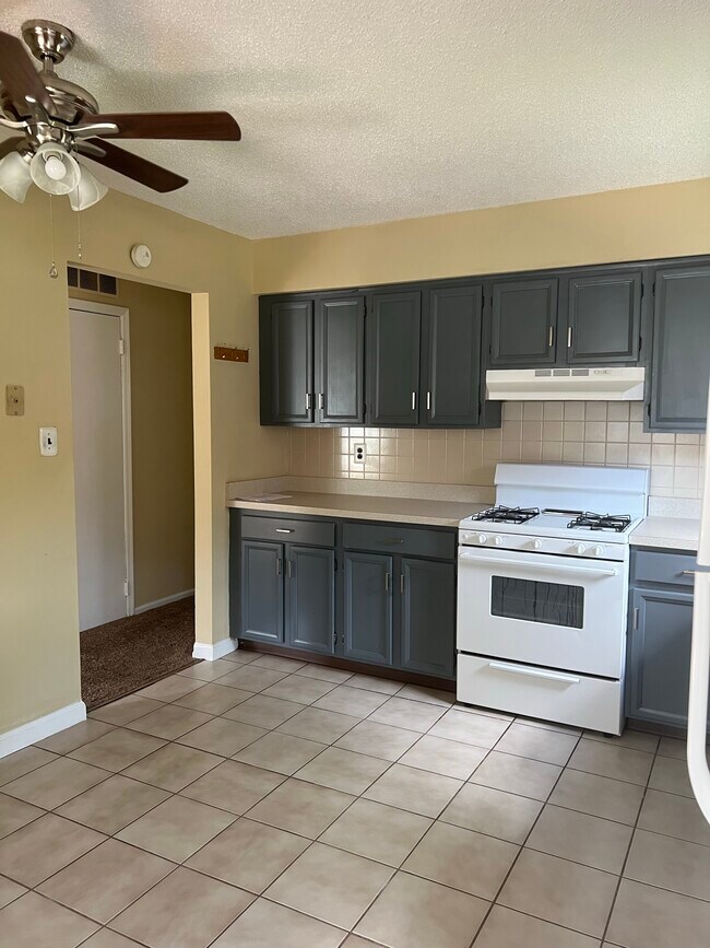 Building Photo - 31 Cottage Gate Rd