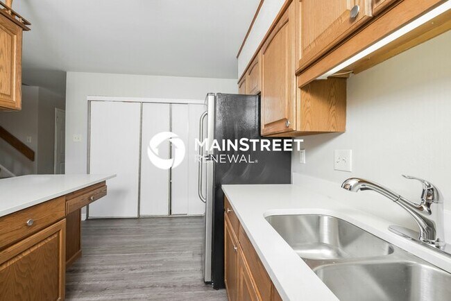 Building Photo - 4 Bedroom Pet-Friendly Home in Aurora, CO with Main Street Renewal