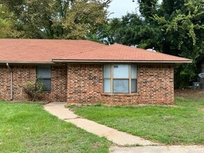 Building Photo - 10768 Kiamichi Dr