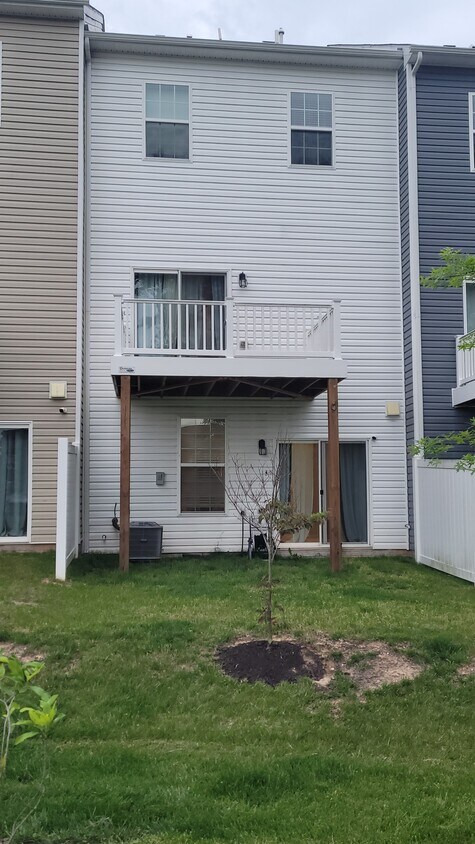 Building Photo - 1842 Roslynhill Trl