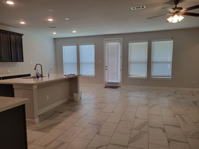 Foto del edificio - One-Story, 4 Bedroom Available!