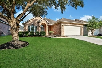 Building Photo - 25604 Southwood Oaks Ct