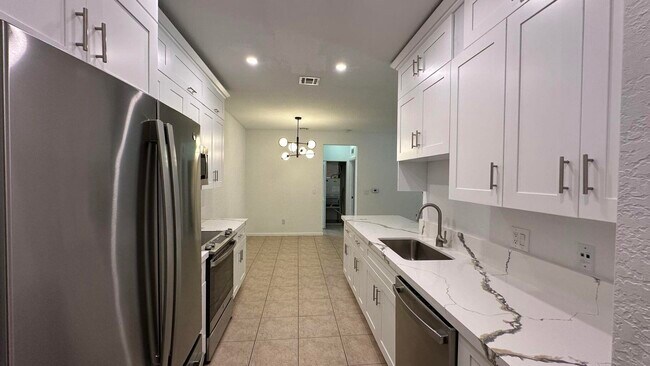 Foto del edificio - 3549 Forest Hill Blvd