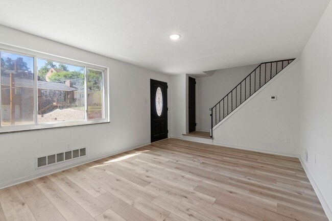 Building Photo - READY FOR MOVE IN! Don't miss this RENOVATED 2 bedroom in BEECHVIEW!