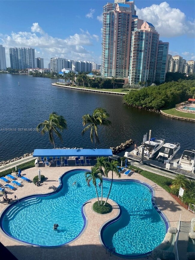 Foto del edificio - 3530 Mystic Pointe Dr
